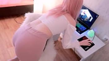 Stepsister uses her ass to repay