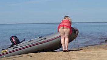 MILF on the beach with a delicious ass