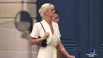 To commemorate the reunion, a sensual orgy