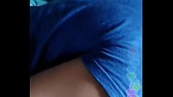 In bingolive, a Vietnamese girl displays her body.