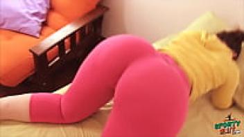 Teenage Big Perfect Booty! Huge Round Ass, Tiny Waist! Cameltoe!