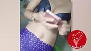 Water butterflies splashing while a girl calls the Vietnam streaming connection