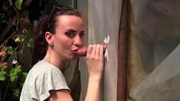 BLOWJOB FOR AMATEUR YOUNG MILF GLORYHOLE