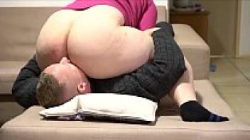 Facesitting neighbour, a hot, thick, natural bubble butt pawg!