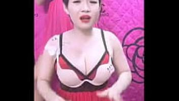 sexy Vietnamese girl live streaming